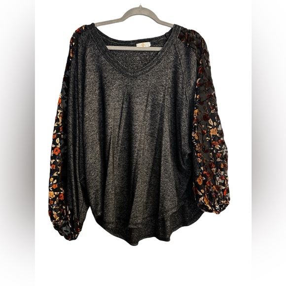 Tops - Gorgeous, dark charcoal top